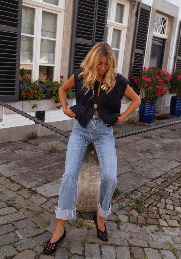Jasmin | Snygg stickad väst i lager-på-lager-modell