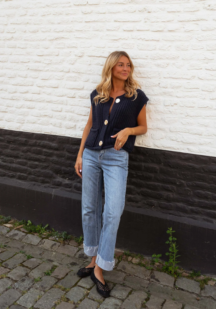 Jasmin | Snygg stickad väst i lager-på-lager-modell